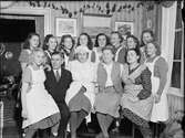 Kvinnor i förkläde, Uppland 1948