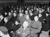 Åhörare i samlingslokal, Uppland 1948