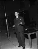 Professor Harald Norinder vid Institutet för högspänningsforskning, Uppsala 1948