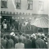 Vänersborg. Kortege på Kungsgatan