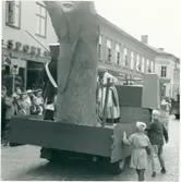 Vänersborg. Kortege på Kungsgatan