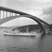 Fartyget Borgholm vid Sandöbron
