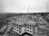 Pågående bygge på Brynäs, 1956. Byggnadsgille Uppsala - Gävle.