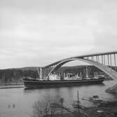 Fartyget Tiber vid Sandöbron
