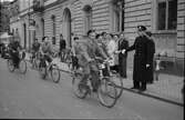 Polis övervakar cyklister, Uppsala 1948