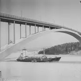 Fartyget Iris vid Sandöbron

