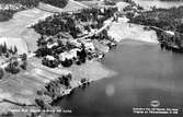 Flygfoto över Högsjö vårdhem och kyrka 1952 eller 1953.