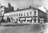 Ekiperingshörnan, kvarteret Skolstuvan, hörnet mot Stortorget, Gävle.