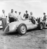 Tävlingsbil med jordbanedäck. Gelleråsen, Karlskoga. 1950-06-04