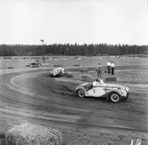 Gäller att hålla spåret på Gelleråsen, Karlskoga. 1950-06-04