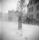 Kvinna i snöyra i Örebro, 1945-12