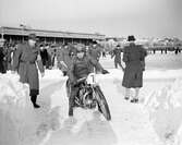 Isbanetävling på Eyravallen, februari 1946