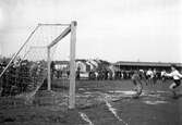 Vid fotbollsmålet på Eyravallen.1946-02-02