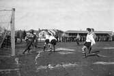 Kamp vid fotbollsmålet på Eyravallen.1946-02-02