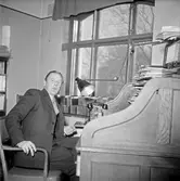 Redaktör Eriksson på Örebro Dagblad. Köpmangatan 21. 1946-02