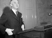 Andre talaren vid Kommunalkonferensen på Stora Hotellet. 1946-02