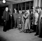 Besök vid Yrkesskolan på Oscaria. Fabriksgatan 52. 1946-03-07