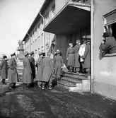 Fotograf i fönster vid prinsbesök i Kvarntorp. 1946-03-16