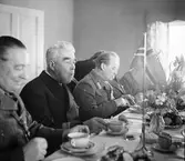 Kaffepaus vid prinsbesök i Kvarntorp. 1946-03-16