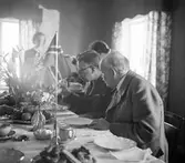 Kaffepaus vid prinsbesök i Kvarntorp. 1946-03-16