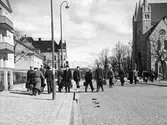 Rekryter på väg till I3, Storgatan 40, 1946-04-08