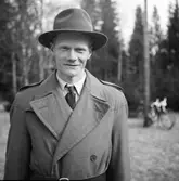 Åskådare vid terränglöpning i Brunnsparken, 1946-04-14