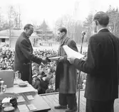 Prisutdelning vid terränglöpning i Brunnsparken, 1946-04-14