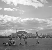 Fotbollsmatch ÖSK-Degerfors på Eyravallen., 1946-04-22