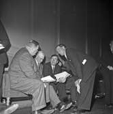 Samtal under RLF-konferens på Stora Hotellet. 1946-04-26