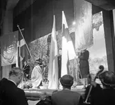 Fanbårare vid SSKF:s jubileum i Örebro Folkets Hus, 1946-04-28