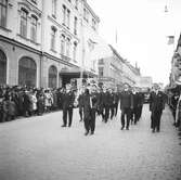 In Statutågets början på Drottninggatan, 1946-05-01