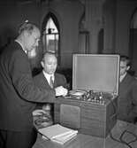 Inspelningsutrustning visas på domarkurs i Rådhuset, 1947-10-16