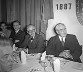 Män vid honnörsbordet på Målarförbundets höstträff på Stora Hotellet, 1947-10-25