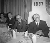 Män vid honnörsbordet på Målarförbundets höstträff på Stora Hotellet, 1947-10-25