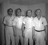 Fyra glada bowlare i BK Fight i Örebro bowlinghall, 1947-10-30