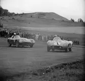 Ferraribilar i tät fight på Gelleråsen, Karlskoga, 1956-08-25