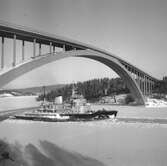 Fartyget Njord vid Sandöbron
