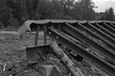 Bäckmyrviken. Tippningsanordning av järnvägsräls.