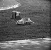 Porsche i spenaten. Gelleråsen, Karlskoga. 1957-08 26