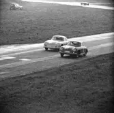 Porschar i hård kamp. Gelleråsen, Karlskoga. 1957-08-26