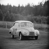 Med tjutande däck. Gelleråsen, Karlskoga. 1957-08-26