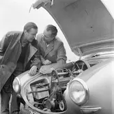 Motordiskussioner. Gelleråsen, Karlskoga. 1957-08-26