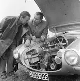 Motordiskussioner. Gelleråsen, Karlskoga. 1957-08-26