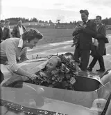 Lagerkransad segrare. Gelleråsen, Karlskoga. 1957-08-26