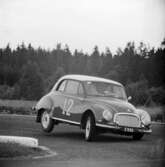 John Black lyfter på bakhjulet. Gelleråsen, Karlskoga. 1957-08-26