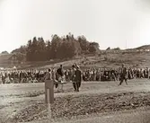 Bonnier nobbar båren på Gelleråsen, Karlskoga. 1958-08-10