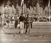 Omtumlad, men oskadd. Gelleråsen, Karlskoga. 1958-08-10