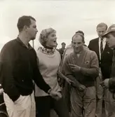 Stirling Moss gestikulerar. Gelleråsen, Karlskoga. 1958-08-10