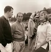 Bonnier och Moss i samtal under Gelleråsen, Karlskoga. 1958-08-10