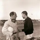 Samtal innan start på Gelleråsen, Karlskoga. 1958-08-10